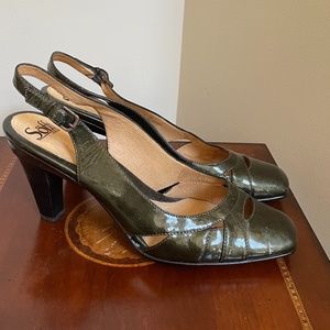 Soft Pantent Slingback in Pewter